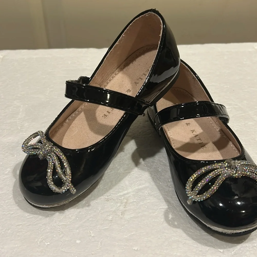 Kelly & Katie sparkling bow appliqué Patent Leather MaryJane strap shoes size 9M